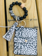 Load image into Gallery viewer, beaded wristlet keychain wallet